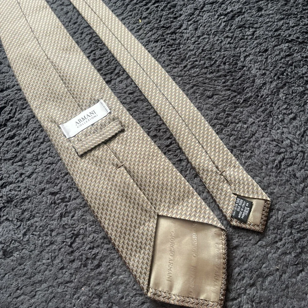 Armani Collezioni Necktie Mens Gold Geometric Silk Italy Luxury Designer Tie